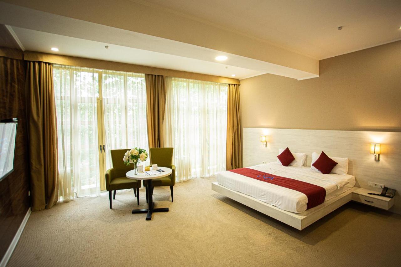 B Hotel Bishkek Exterior foto