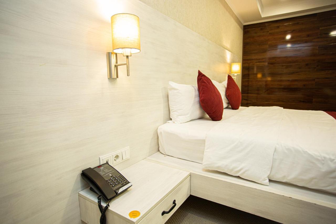 B Hotel Bishkek Exterior foto