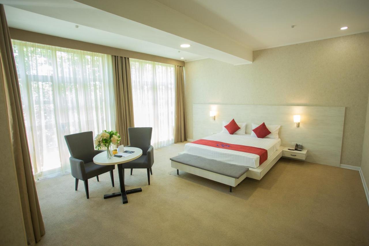 B Hotel Bishkek Exterior foto